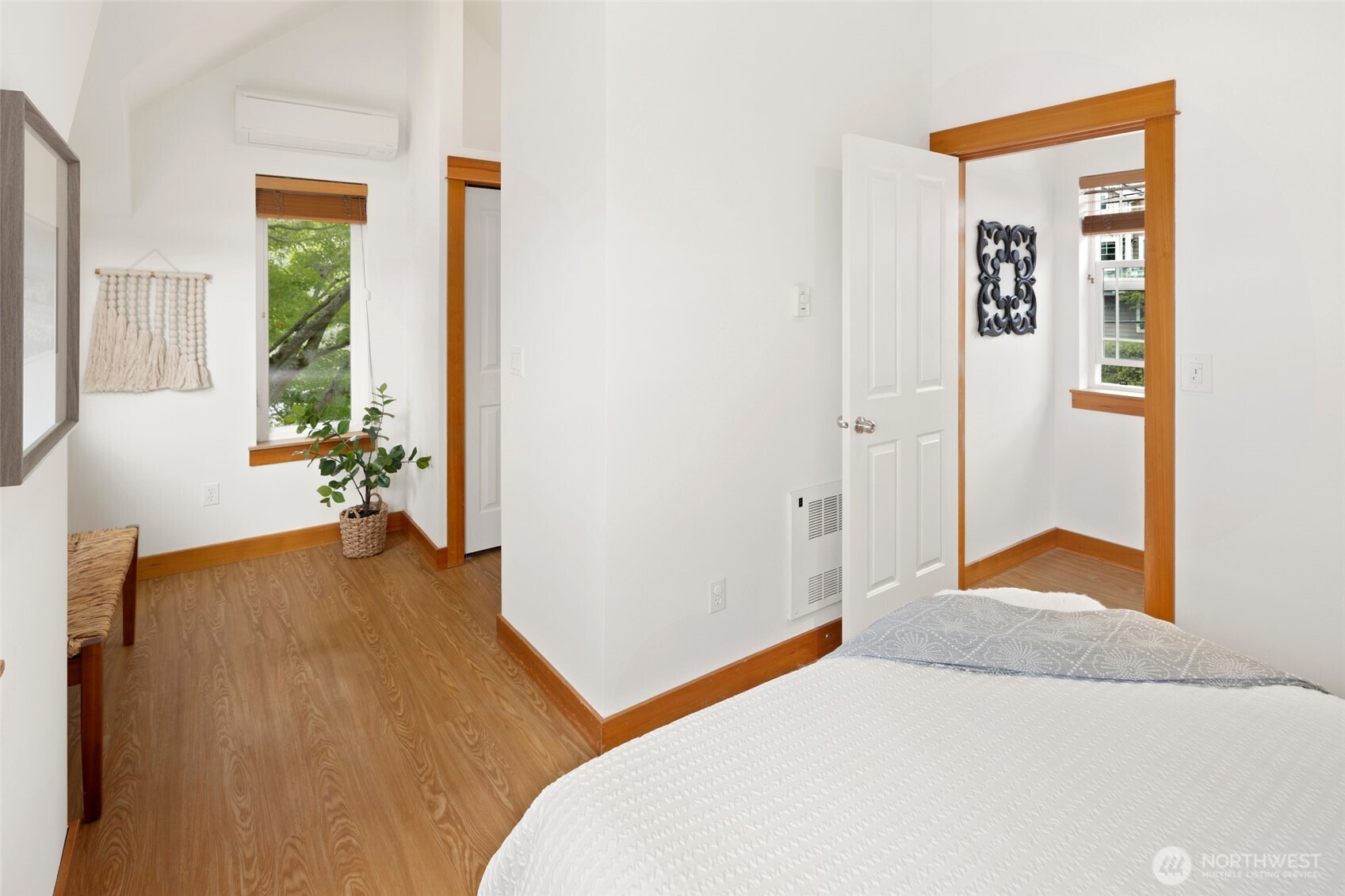 9219 Stone Avenue North Seattle, WA 98103 - Photo 18 of 28