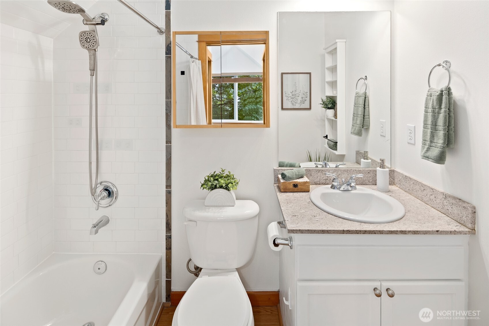 9219 Stone Avenue North Seattle, WA 98103 - Photo 20 of 28