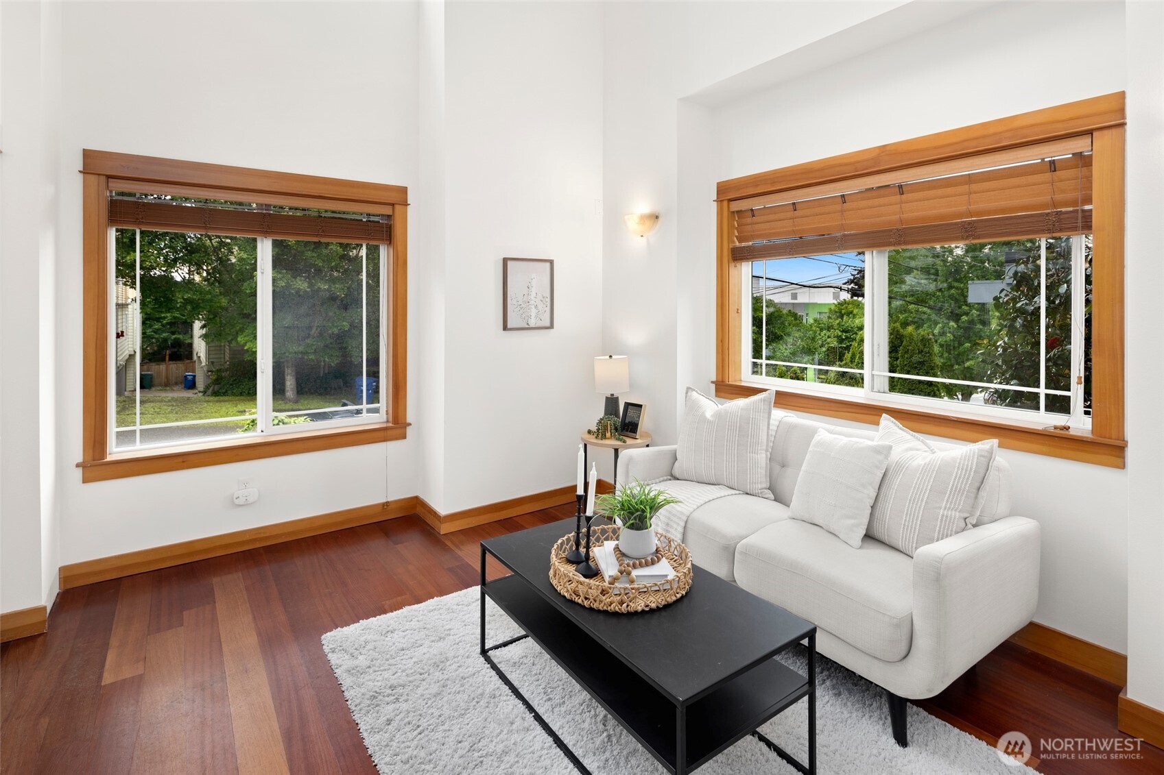 9219 Stone Avenue North Seattle, WA 98103 - Photo 8 of 28