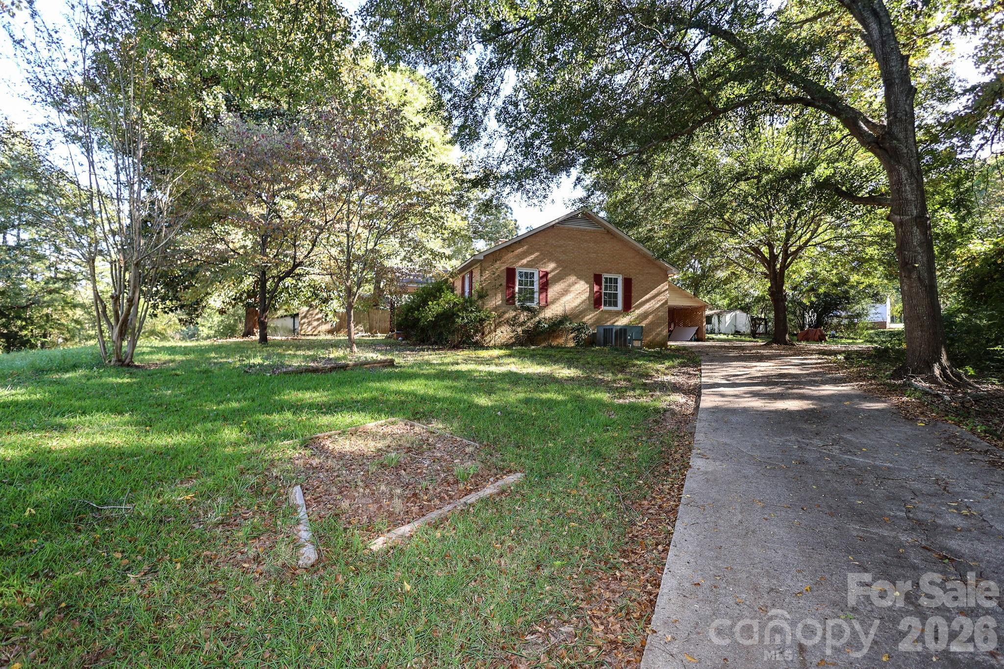 1324 State Rd S-29-496 Lancaster, SC 29720 - Photo 28 of 28 a front view of a house with yard