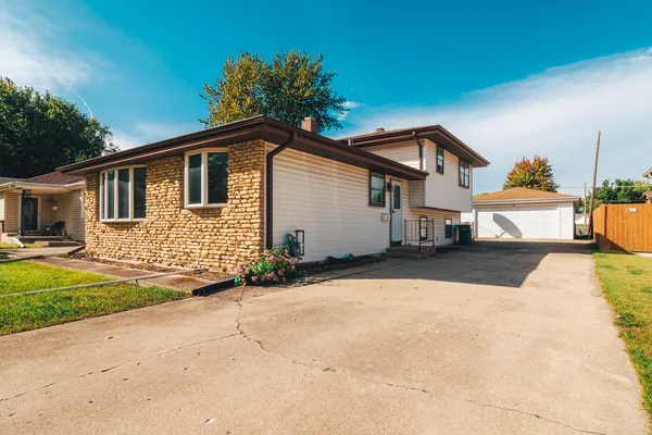 $300,000 | 2307 Douglas Street, Joliet, IL 60435