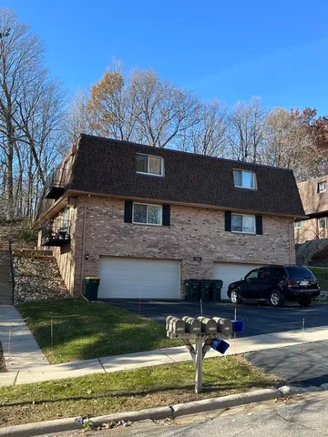 $1,300 | 516 Marshal Court, Unit B, West Bend, WI 53090