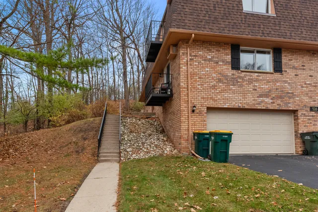 $1,300 | 516 Marshal Court, Unit B, West Bend, WI 53090