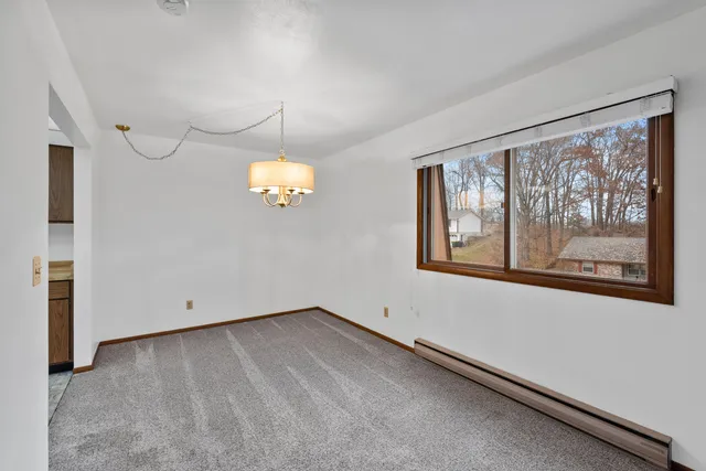 $1,300 | 516 Marshal Court, Unit B, West Bend, WI 53090