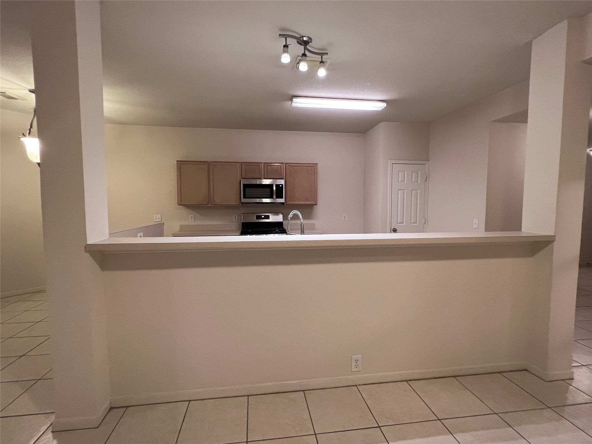 659 Cypresswood Trace Spring, TX 77373 - Photo 22 of 40 another view to kitchen from dining room