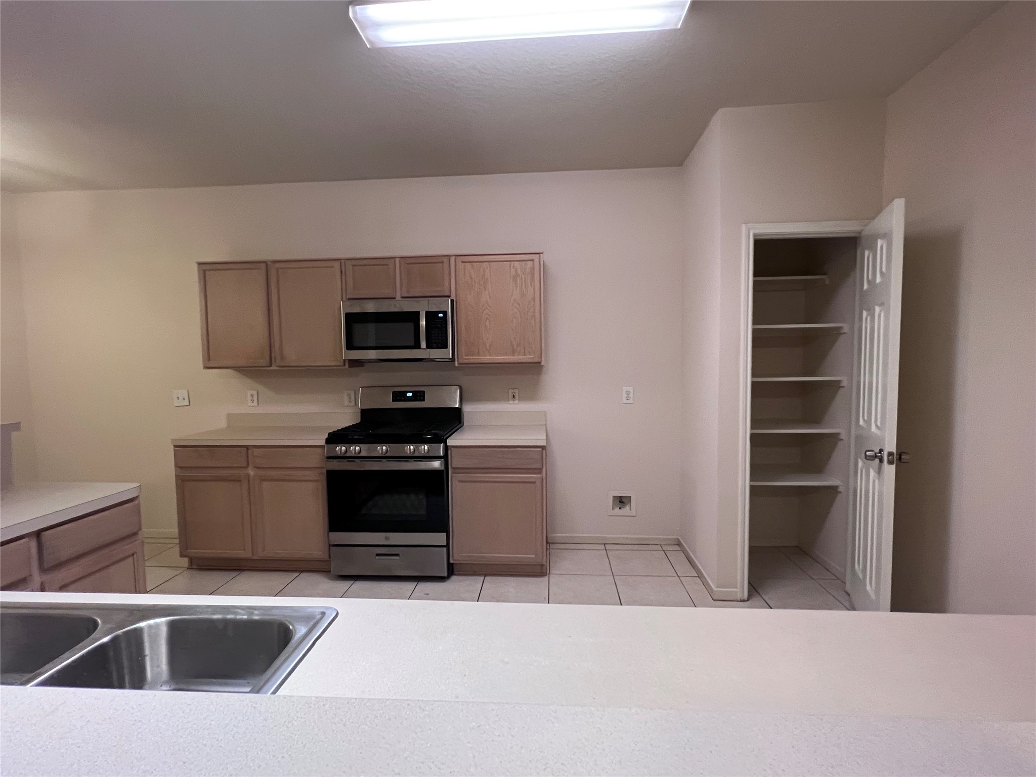 659 Cypresswood Trace Spring, TX 77373 - Photo 25 of 40 Kitchen area with pantry