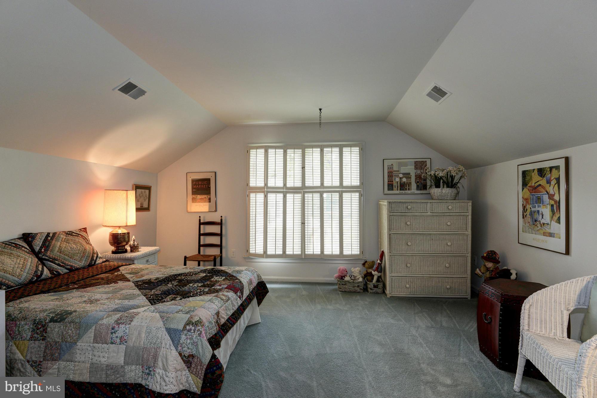 912 Kimberwicke Road McLean, VA 22102 - Photo 21 of 30 a bedroom with a bed and a window
