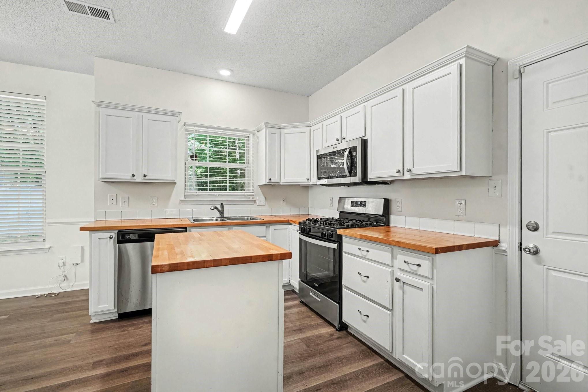 3404 Passour Ridge Lane Charlotte, NC 28269 - Photo 9 of 23 Gallery Image 9