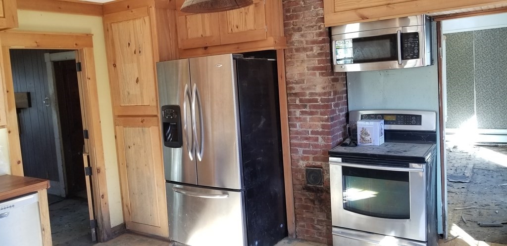 63 Pitcherville Road Hubbardston, MA 01452 - Photo 2 of 26 Gallery Image 2