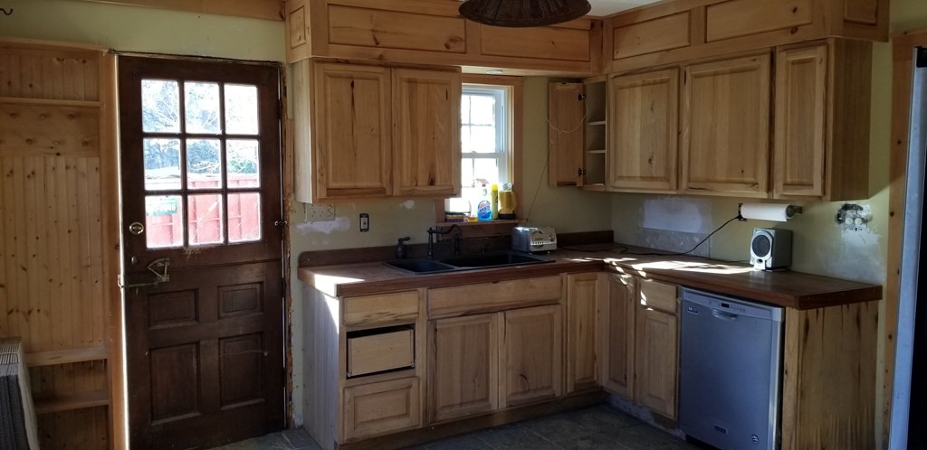 63 Pitcherville Road Hubbardston, MA 01452 - Photo 3 of 26 Gallery Image 3