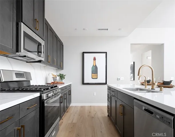 $999,900 | 18216 Aerie Way, Canyon Country, CA 91350