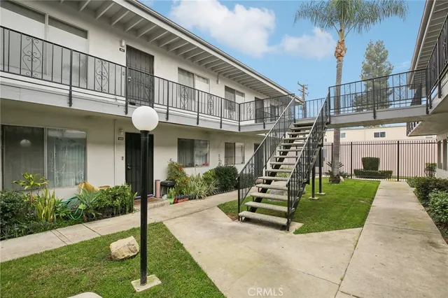 $350,000 | 5500 Ackerfield Avenue, Unit 412, Long Beach, CA 90805