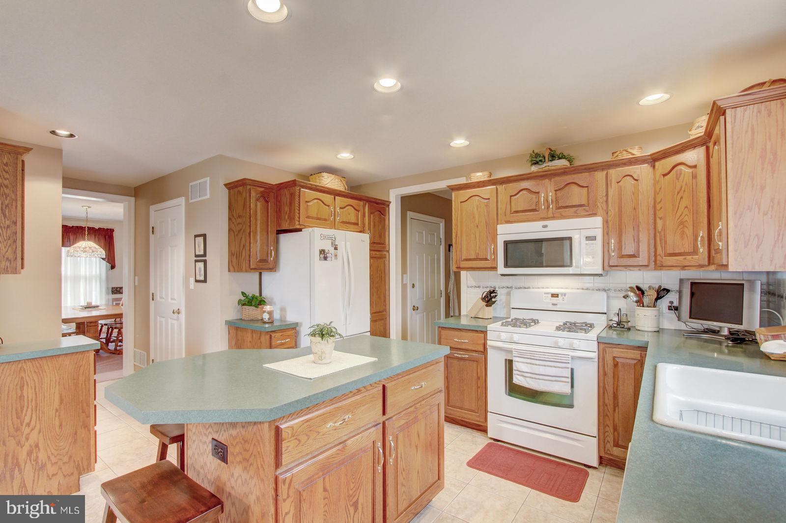 3107 Wheatlyn Road York, PA 17402 - Photo 8 of 28 Gallery Image 8