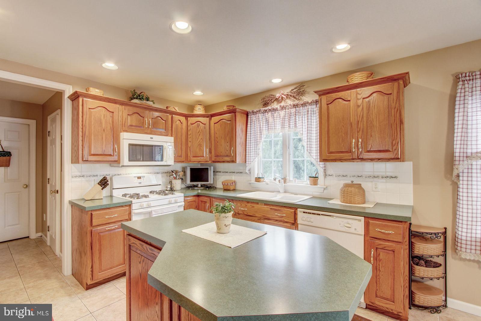 3107 Wheatlyn Road York, PA 17402 - Photo 9 of 28 Gallery Image 9