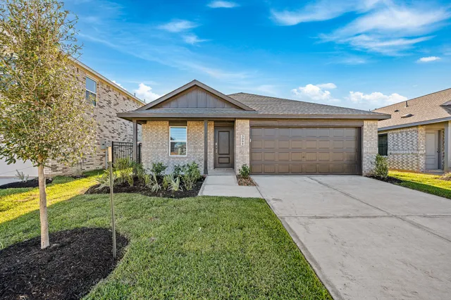 a view of house with yard in front of it