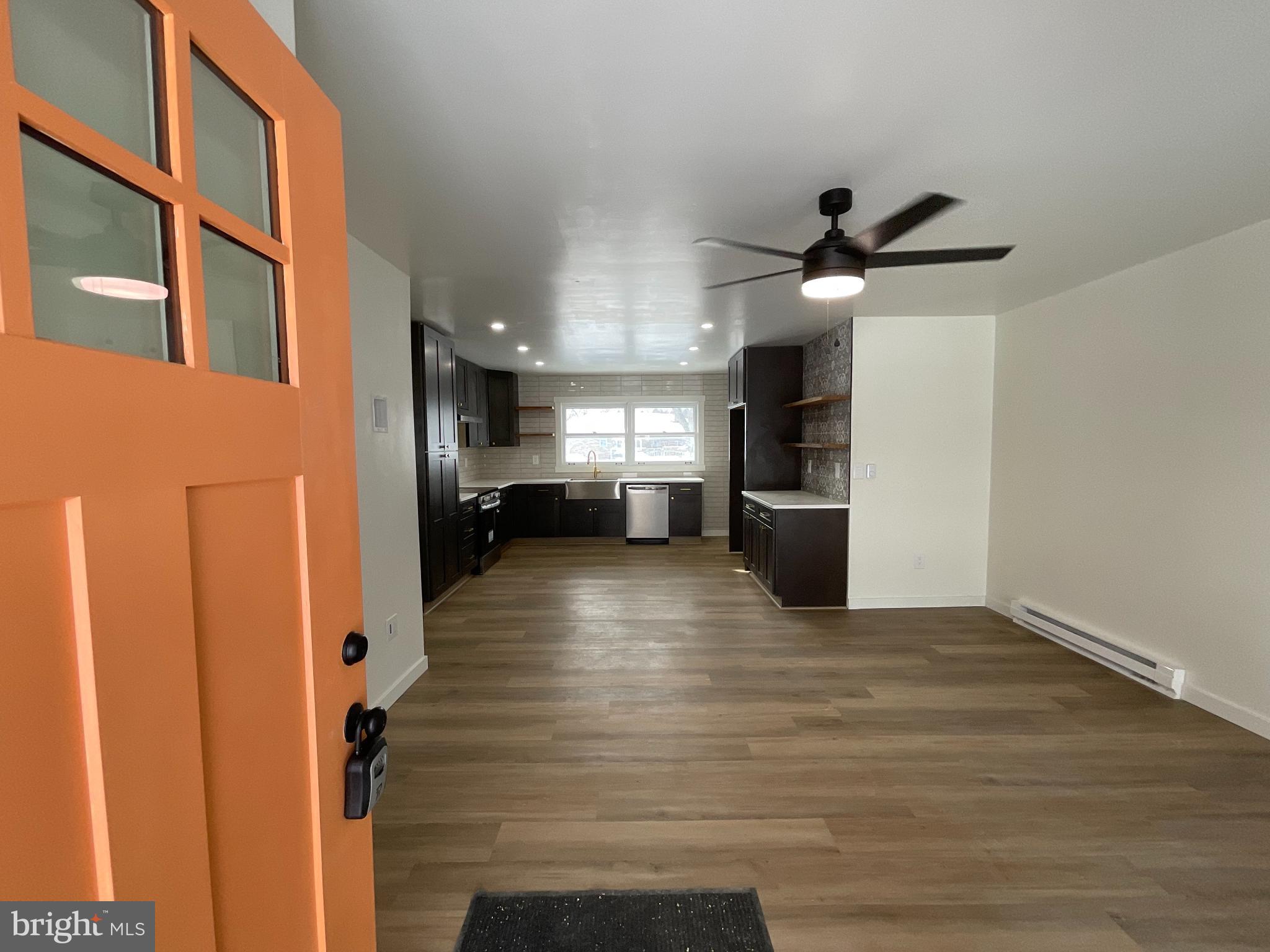 75 Center Road Lehighton, PA 18235 - Photo 4 of 57 Inviting entry to a modern kitchen space.