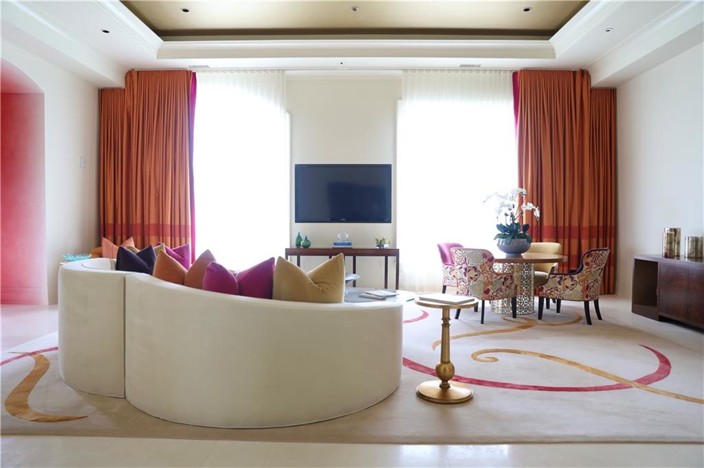 88 West Paces Ferry Road Northwest, Unit 1130 Atlanta, GA 30305 - Photo 2 of 43 a living room with couch and a large window