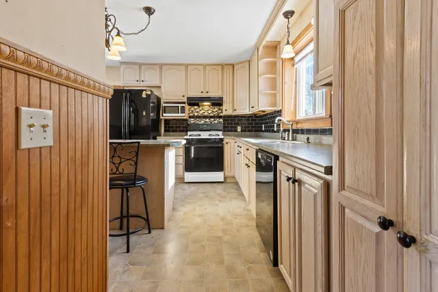 $380,000 | 218 Highland Avenue, Gardiner, ME 04345