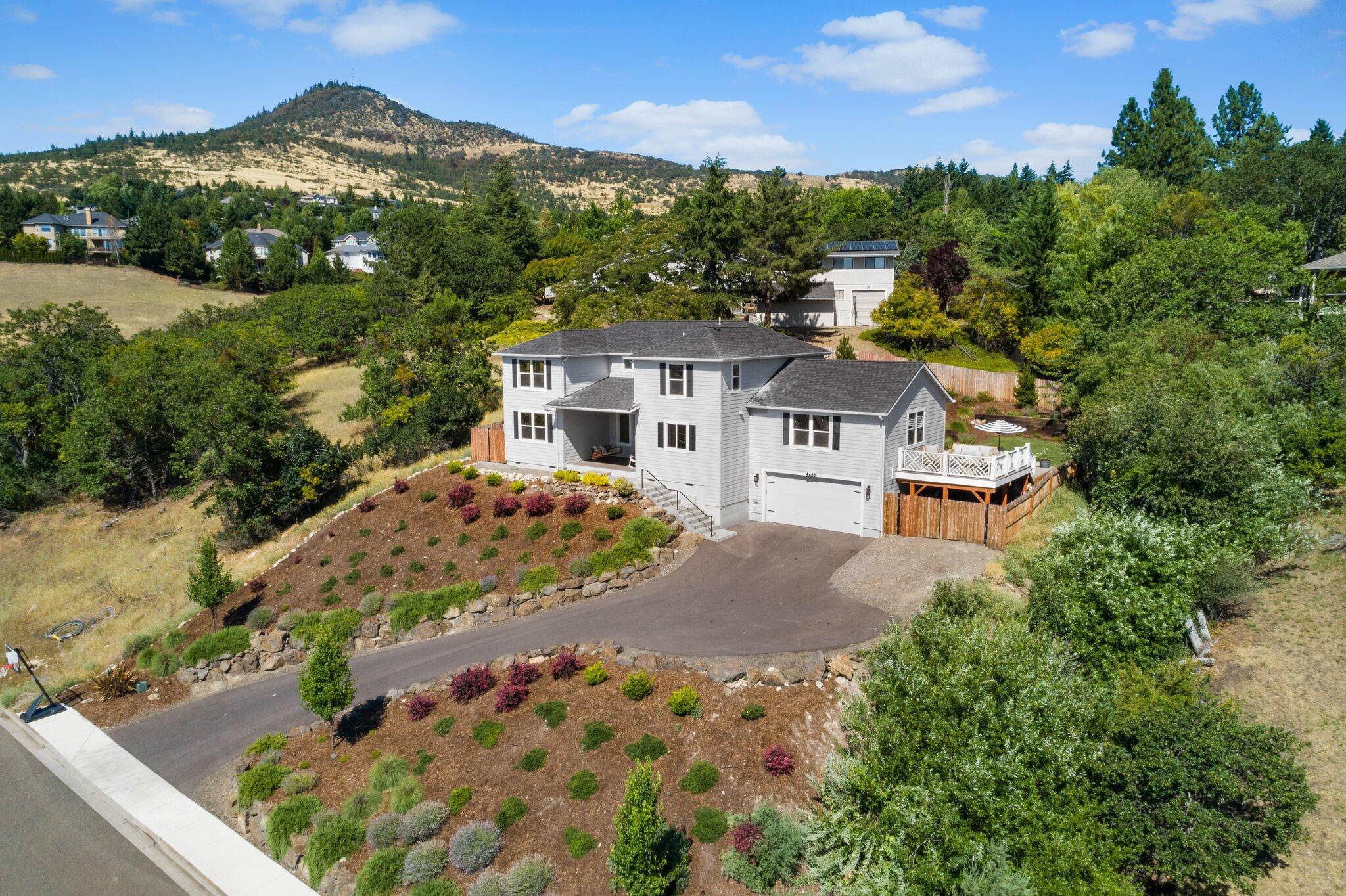 4486 Innsbruck Ridge Medford, OR 97504 - Photo 3 of 69 2-web-or-mls-DJI_0012