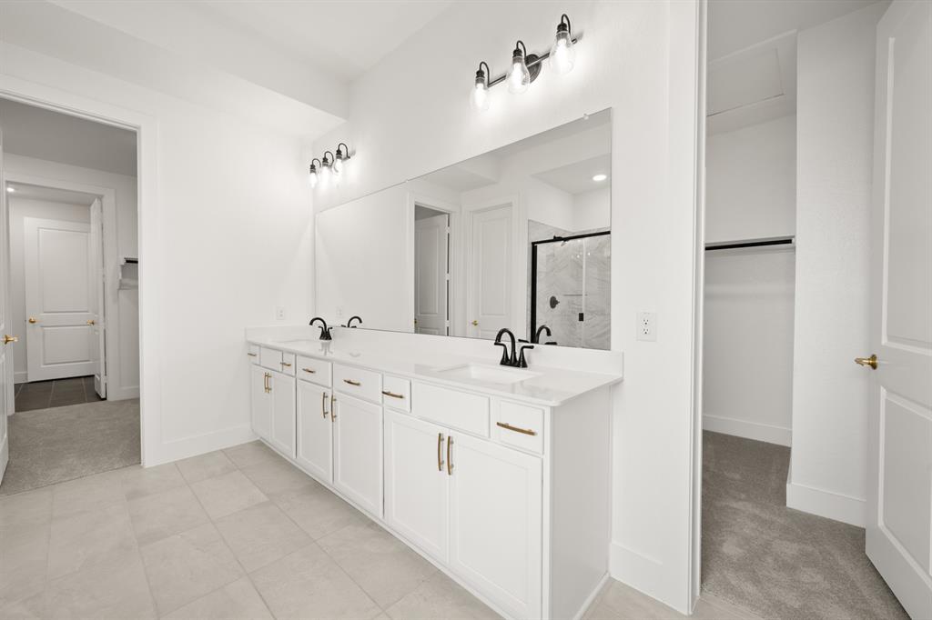 1729 Nesting Robin Lane Krum, TX 76249 - Photo 21 of 27 1729 Nesting Robin- Primary Suite-4