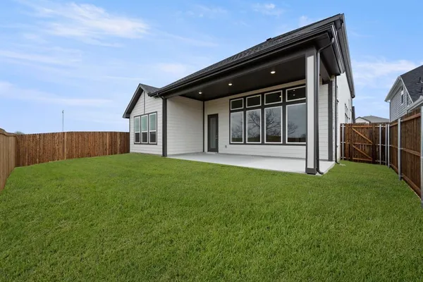 a view of a house with a backyard