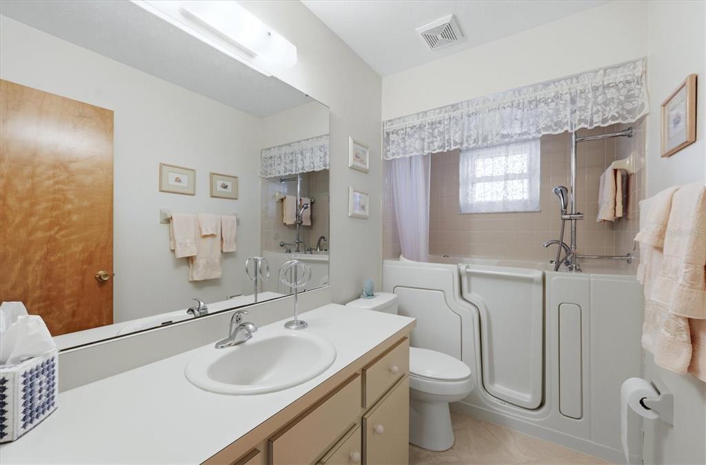 1400 Piedmont Road Venice, FL 34293 - Photo 12 of 46