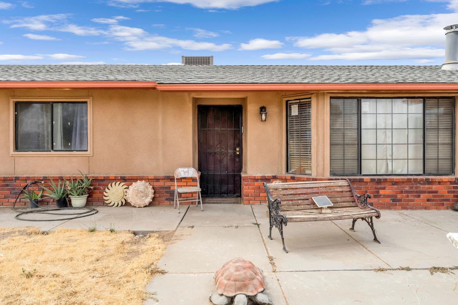 30550 Ave 20 1/2 Madera, CA 93638 - Photo 4 of 24 a front view of a house with outdoor seating