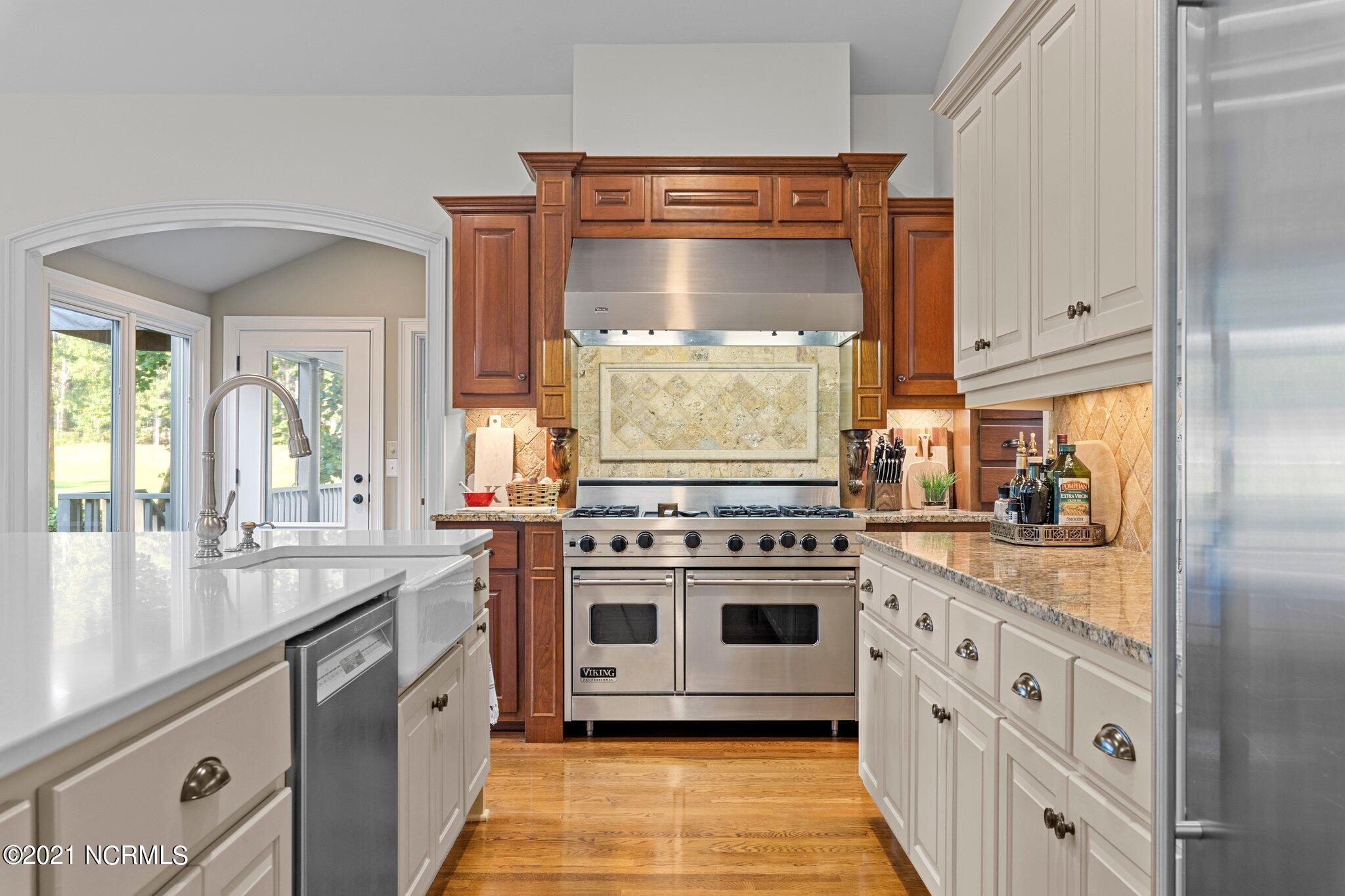 195 Inverrary Road Pinehurst, NC 28374 - Photo 15 of 32 Viking Oven