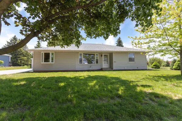 $274,900 | W2081 County Road South, Freedom, WI 54130