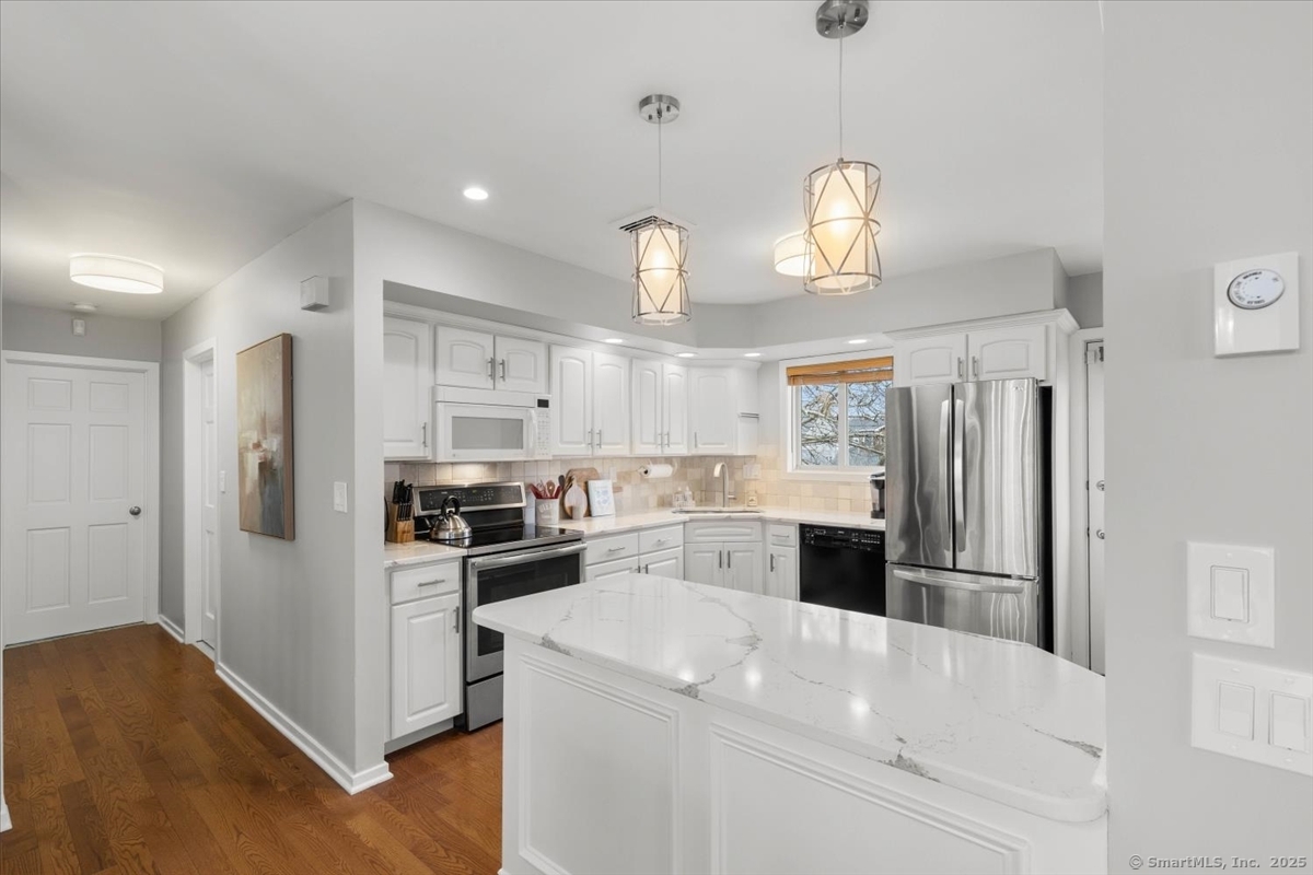 146 Chittenden Field Lane Madison, CT 06443 - Photo 3 of 31