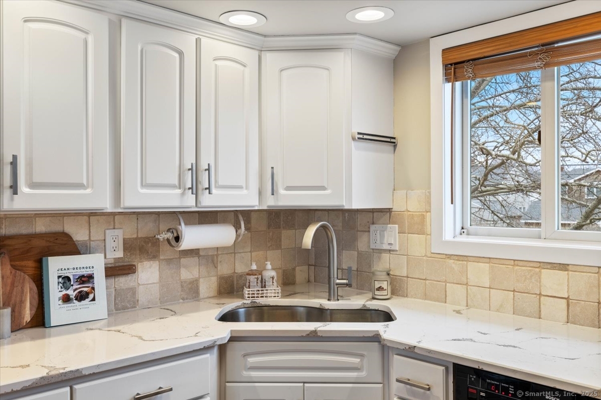 146 Chittenden Field Lane Madison, CT 06443 - Photo 6 of 31