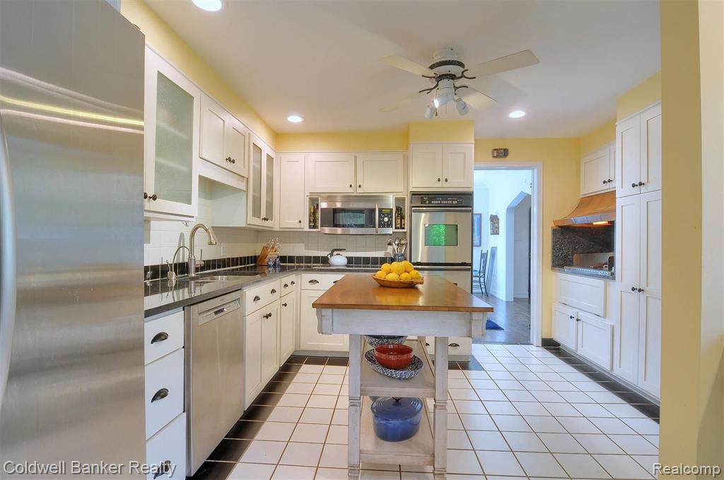 391 Cranbrook Road Bloomfield Hills, MI 48301 - Photo 12 of 35