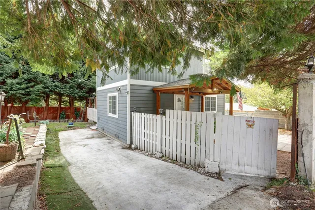 $600,000 | 20705 13th Avenue South, SeaTac, WA 98198