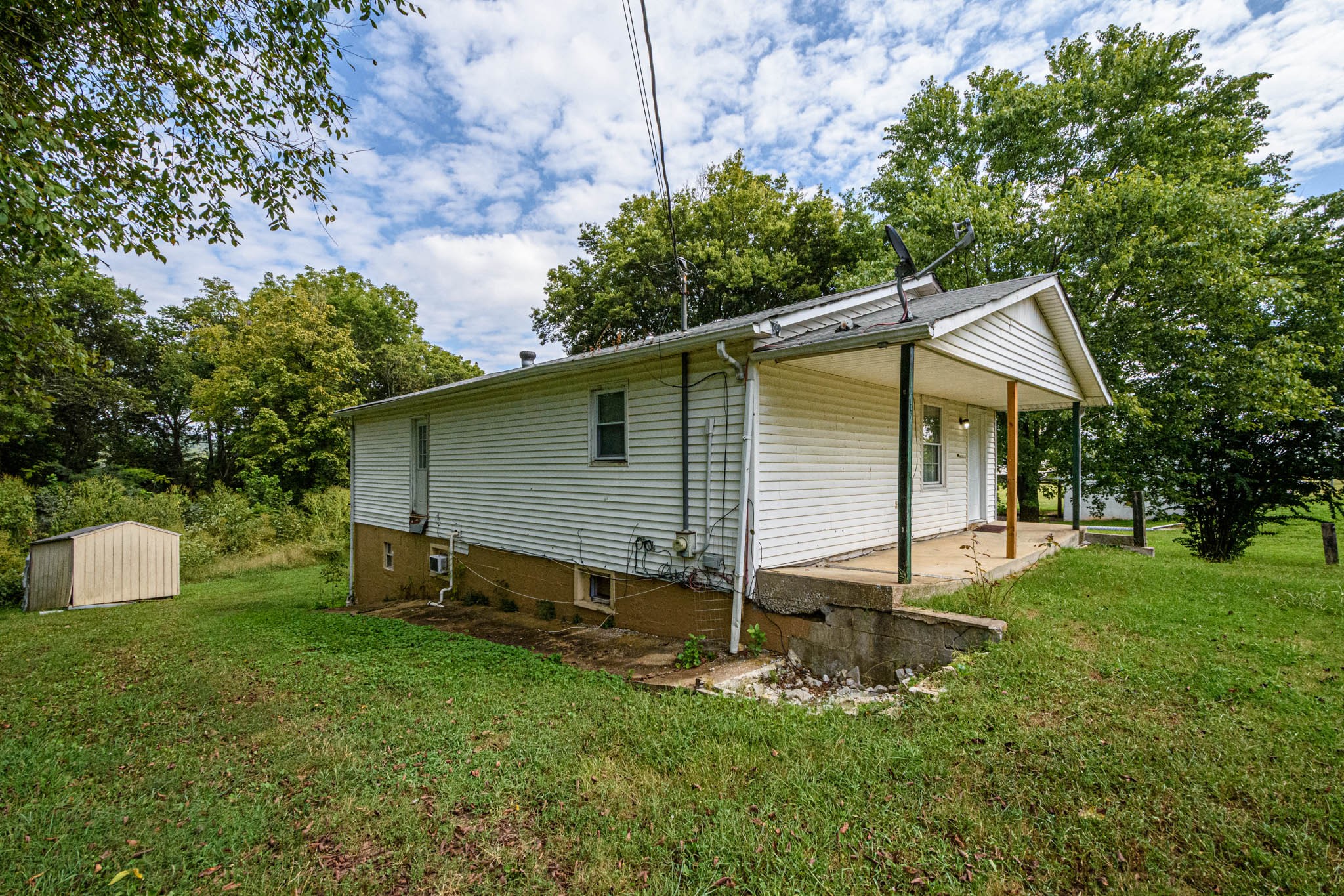 500 Bodenham Road Pulaski, TN 38478 - Photo 25 of 70 a backyard of a house with table and chairs