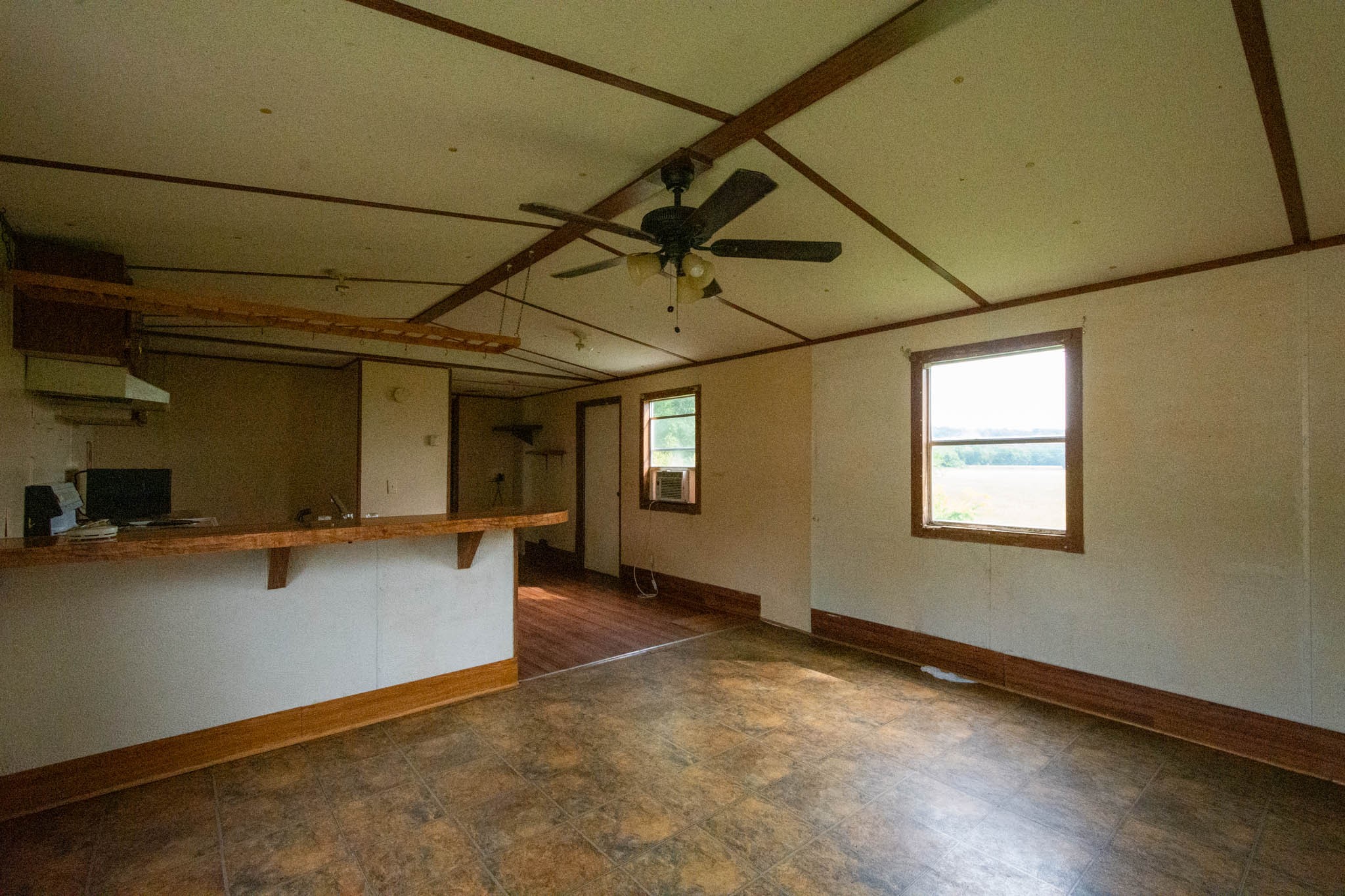 500 Bodenham Road Pulaski, TN 38478 - Photo 49 of 70 an empty room with windows