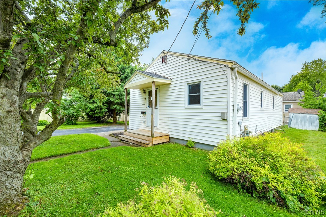 221 Chappell Street Oneida, NY 13421 - Photo 3 of 25