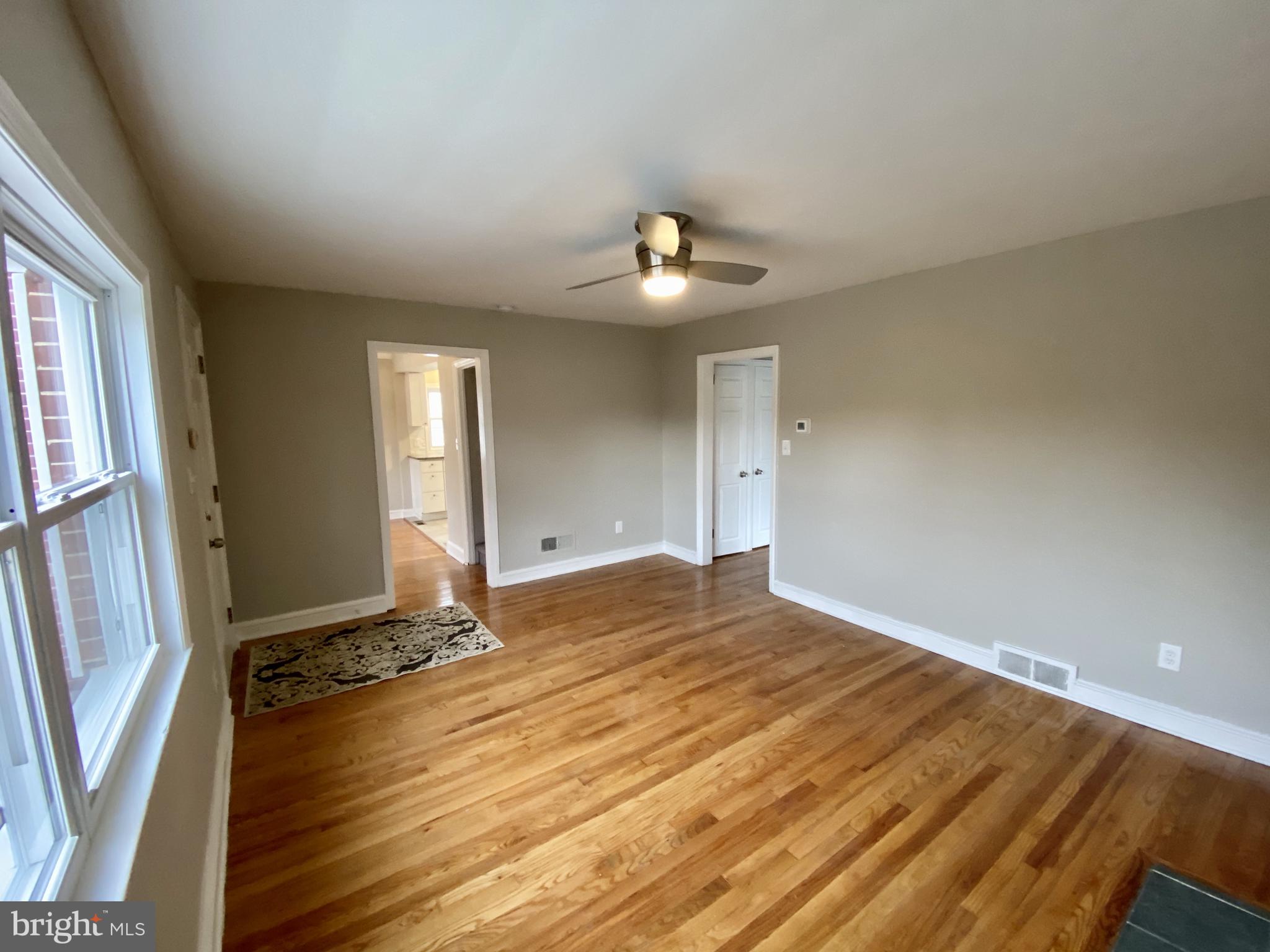 805 Rodman Road Wilmington, DE 19809 - Photo 3 of 29 Living Room