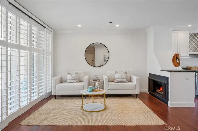 $999,000 | 555 Esplanade, Unit 320, Redondo Beach, CA 90277