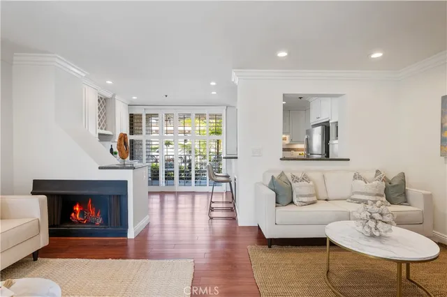 $999,000 | 555 Esplanade, Unit 320, Redondo Beach, CA 90277