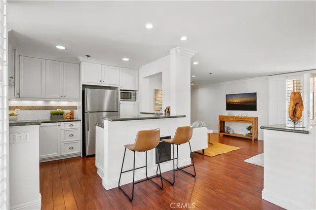 $999,000 | 555 Esplanade, Unit 320, Redondo Beach, CA 90277