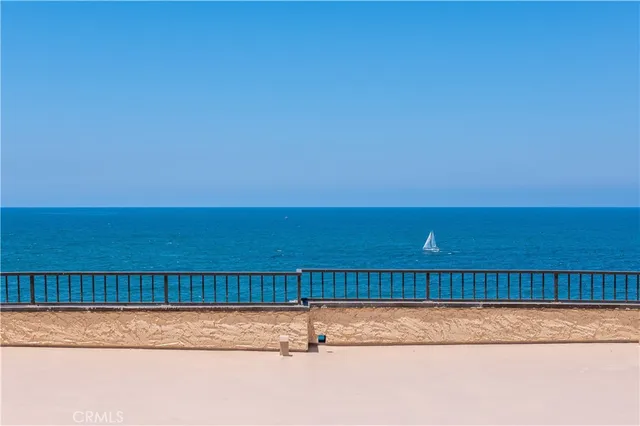 $999,000 | 555 Esplanade, Unit 320, Redondo Beach, CA 90277