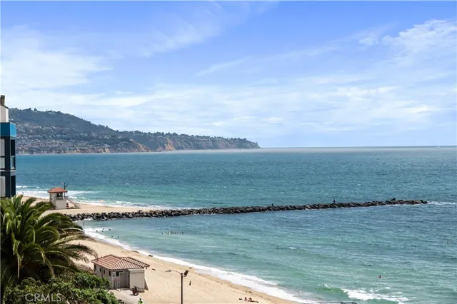 $999,000 | 555 Esplanade, Unit 320, Redondo Beach, CA 90277