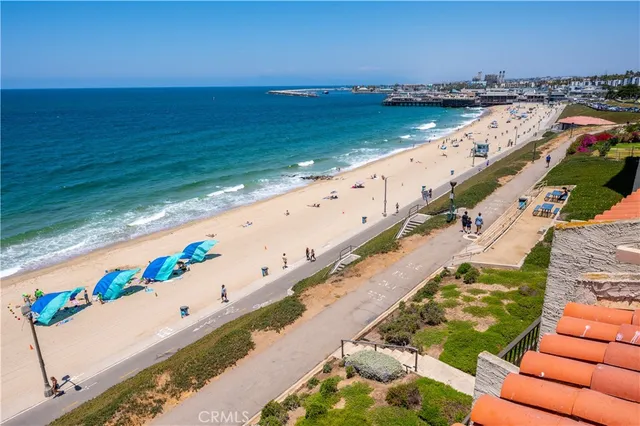 $999,000 | 555 Esplanade, Unit 320, Redondo Beach, CA 90277