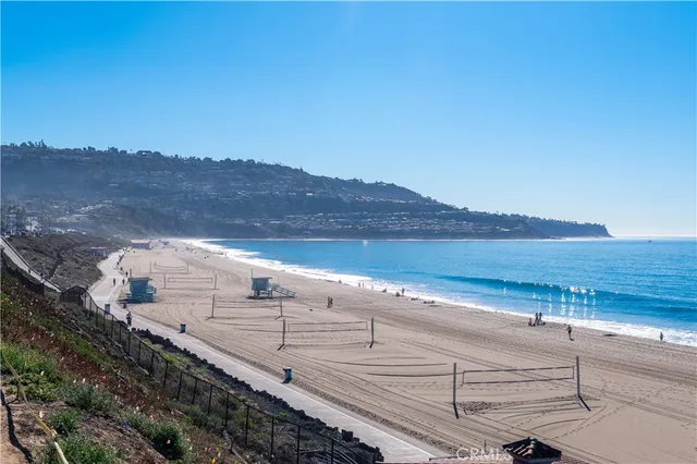 $999,000 | 555 Esplanade, Unit 320, Redondo Beach, CA 90277