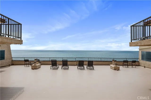 $999,000 | 555 Esplanade, Unit 320, Redondo Beach, CA 90277
