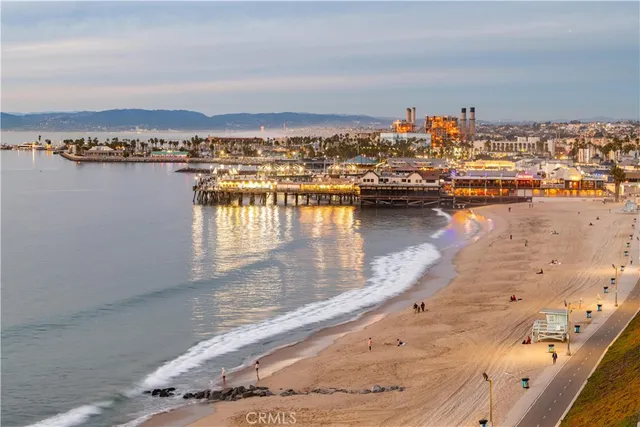 $999,000 | 555 Esplanade, Unit 320, Redondo Beach, CA 90277