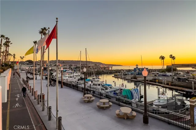 $999,000 | 555 Esplanade, Unit 320, Redondo Beach, CA 90277