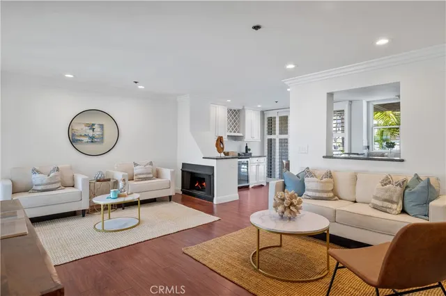 $999,000 | 555 Esplanade, Unit 320, Redondo Beach, CA 90277