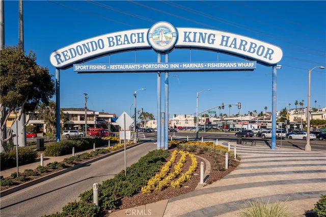 $999,000 | 555 Esplanade, Unit 320, Redondo Beach, CA 90277