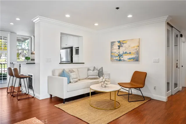 $999,000 | 555 Esplanade, Unit 320, Redondo Beach, CA 90277